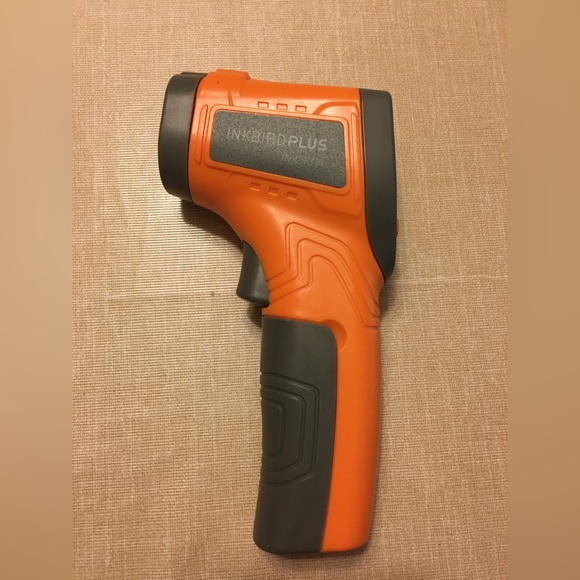 A infrared thermometer - Picture 4 of 6